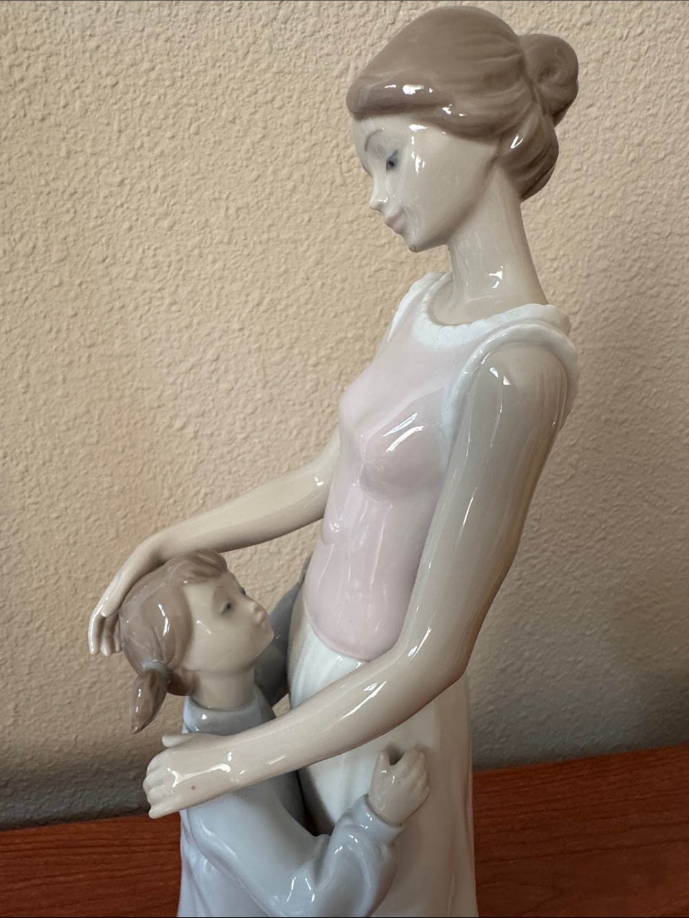 Lladro “Someone to look up to” Mother & Daughter Figurine